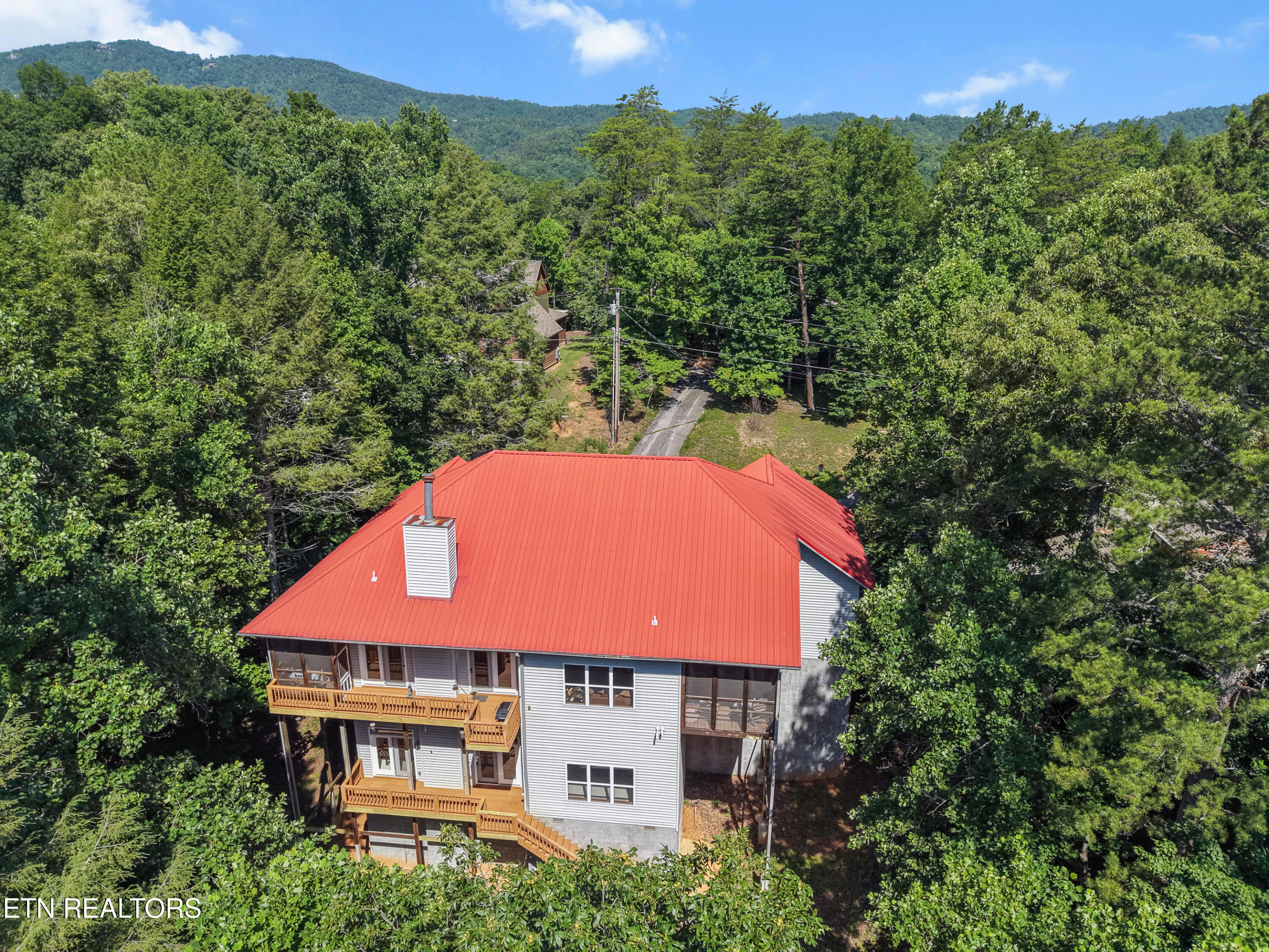 122 Lakeside Trace Townsend, TN 37882 - Photo 7 of 57 DJI_20260701110147_0117_D-2