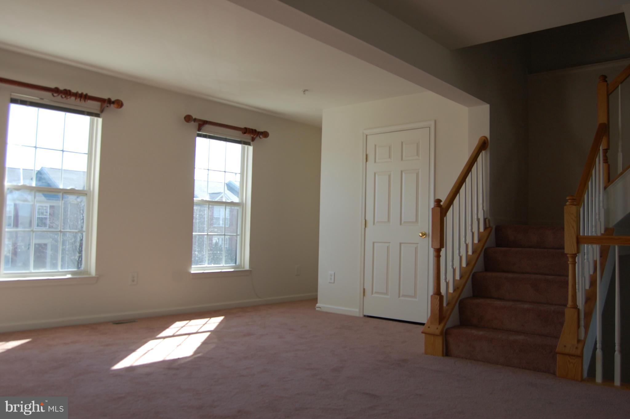 7636 Fairbrook Road Baltimore, MD 21244 - Photo 11 of 19 Living Room