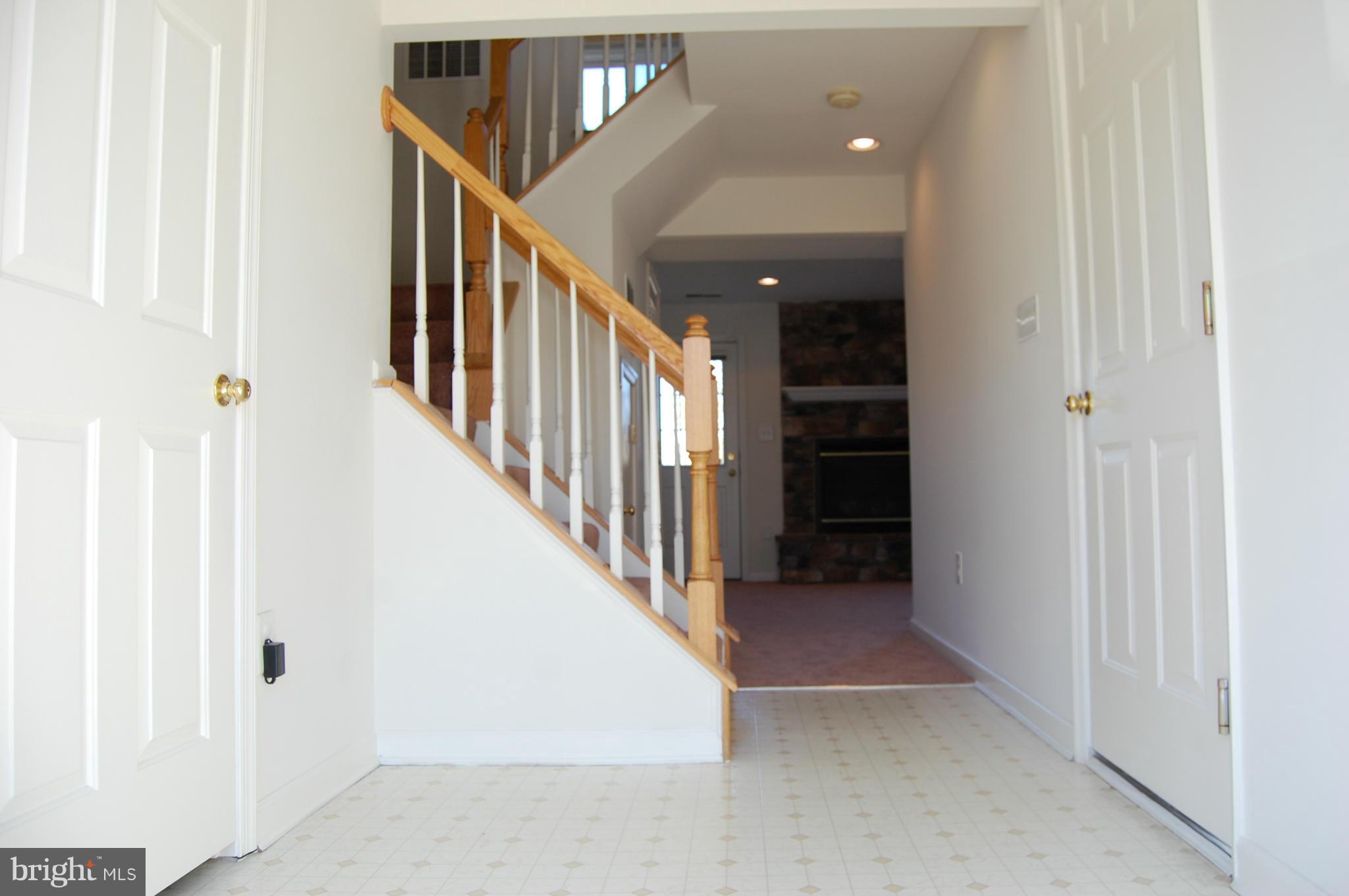 7636 Fairbrook Road Baltimore, MD 21244 - Photo 4 of 19 Foyer