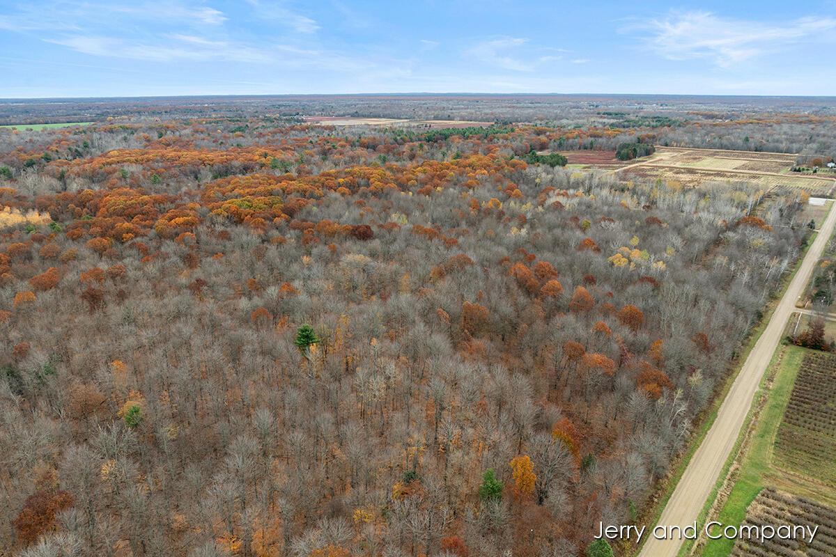 105th Avenue Pullman, MI 49450 - Photo 31 of 39 IMG_1021