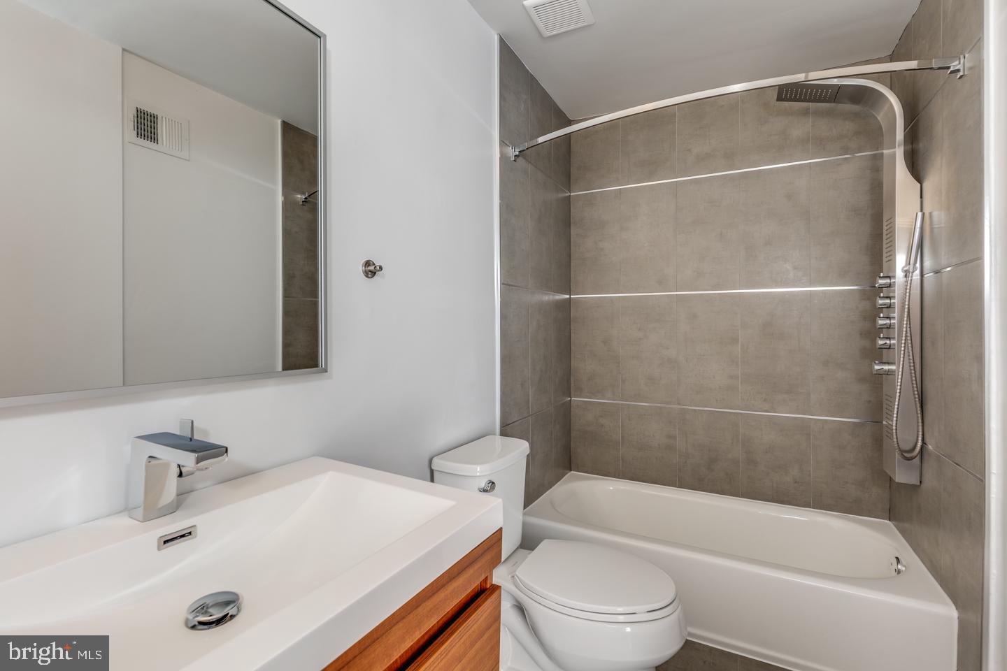 11811 B Academy Road, Unit 11B Philadelphia, PA 19154 - Photo 17 of 25 Gallery Image 17