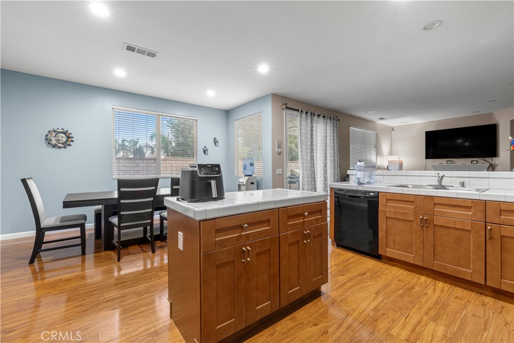 1217 Strand Way Perris, CA 92571 - Photo 15 of 54