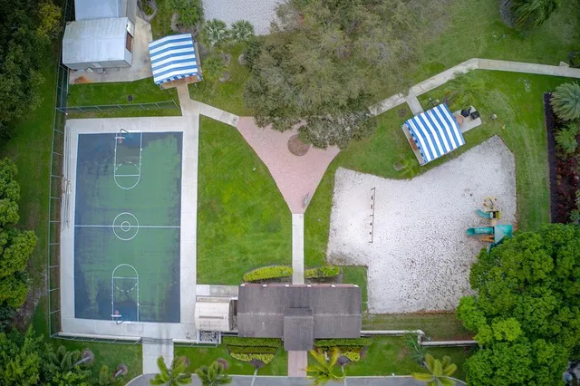 a picture of a bathroom with mirror