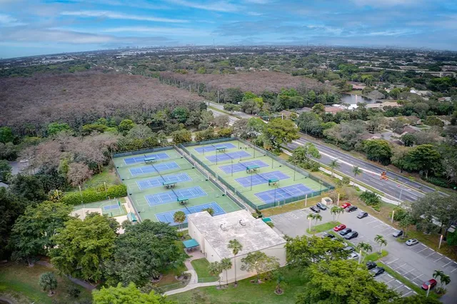 a view of a yard with a fountain