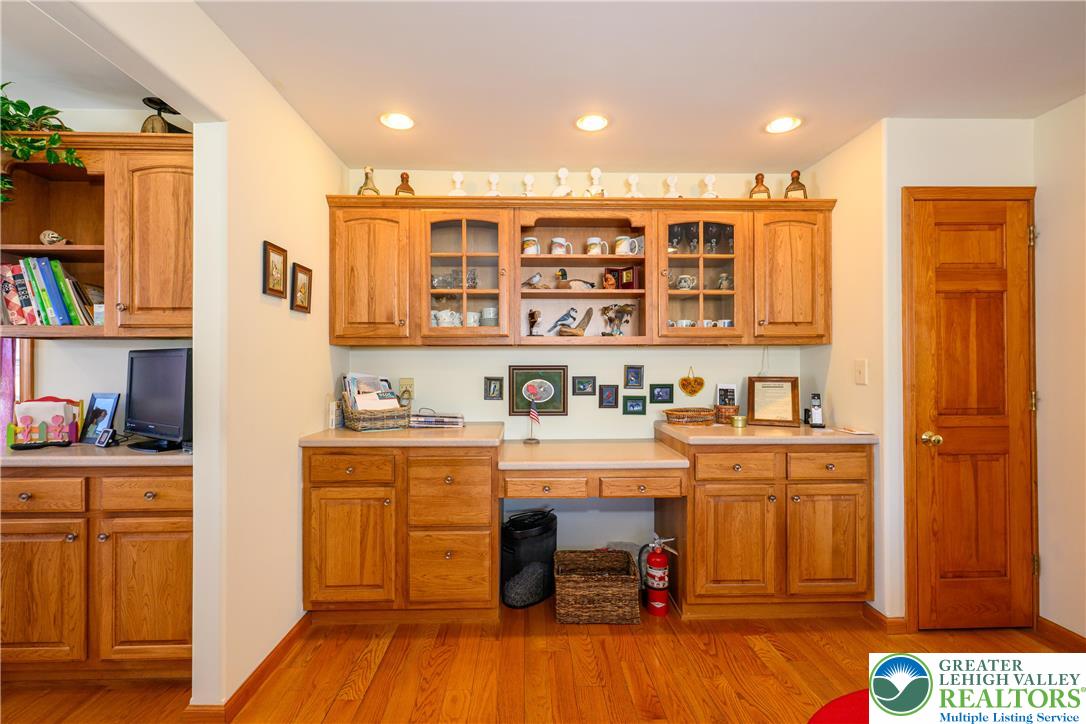 4487 Memphis Road Whitehall, PA 18052 - Photo 15 of 47