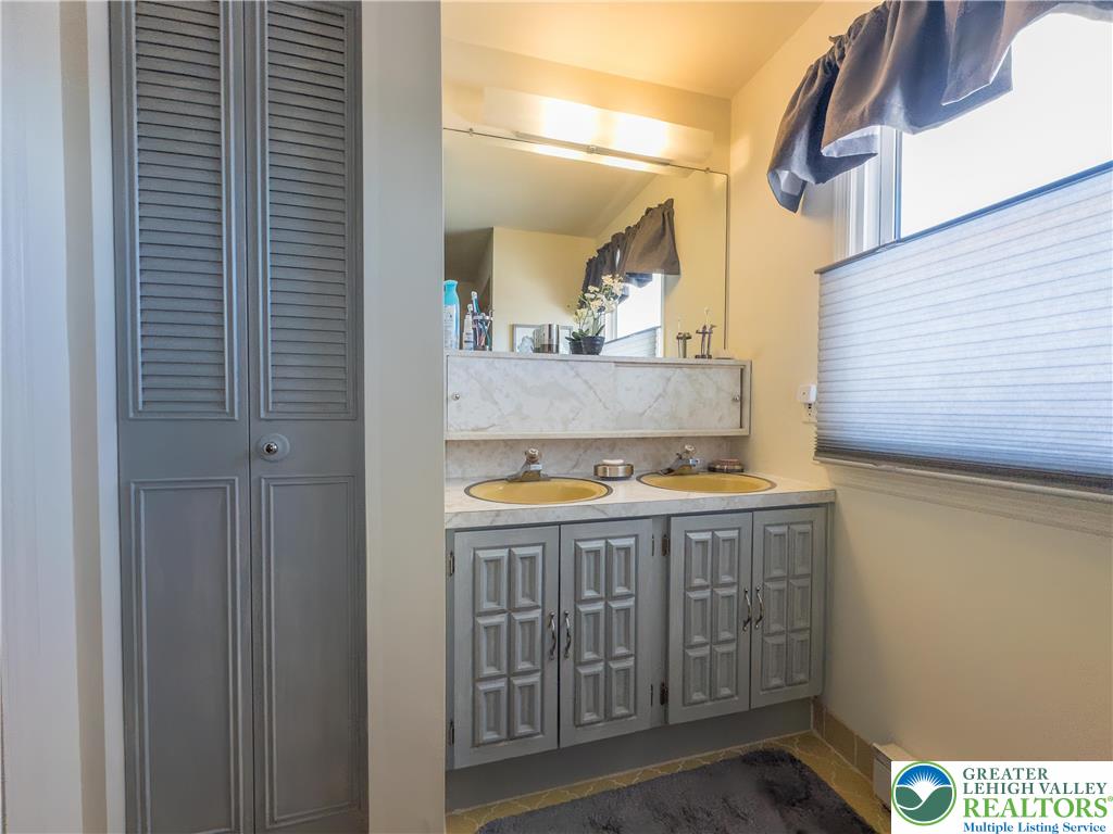 4487 Memphis Road Whitehall, PA 18052 - Photo 25 of 47