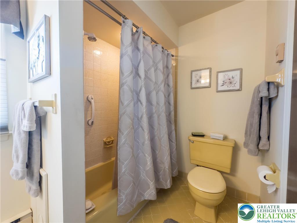 4487 Memphis Road Whitehall, PA 18052 - Photo 26 of 47