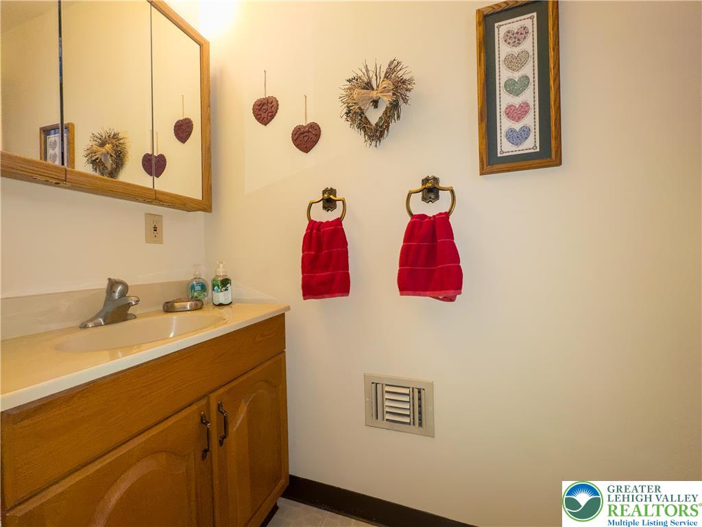 4487 Memphis Road Whitehall, PA 18052 - Photo 34 of 47