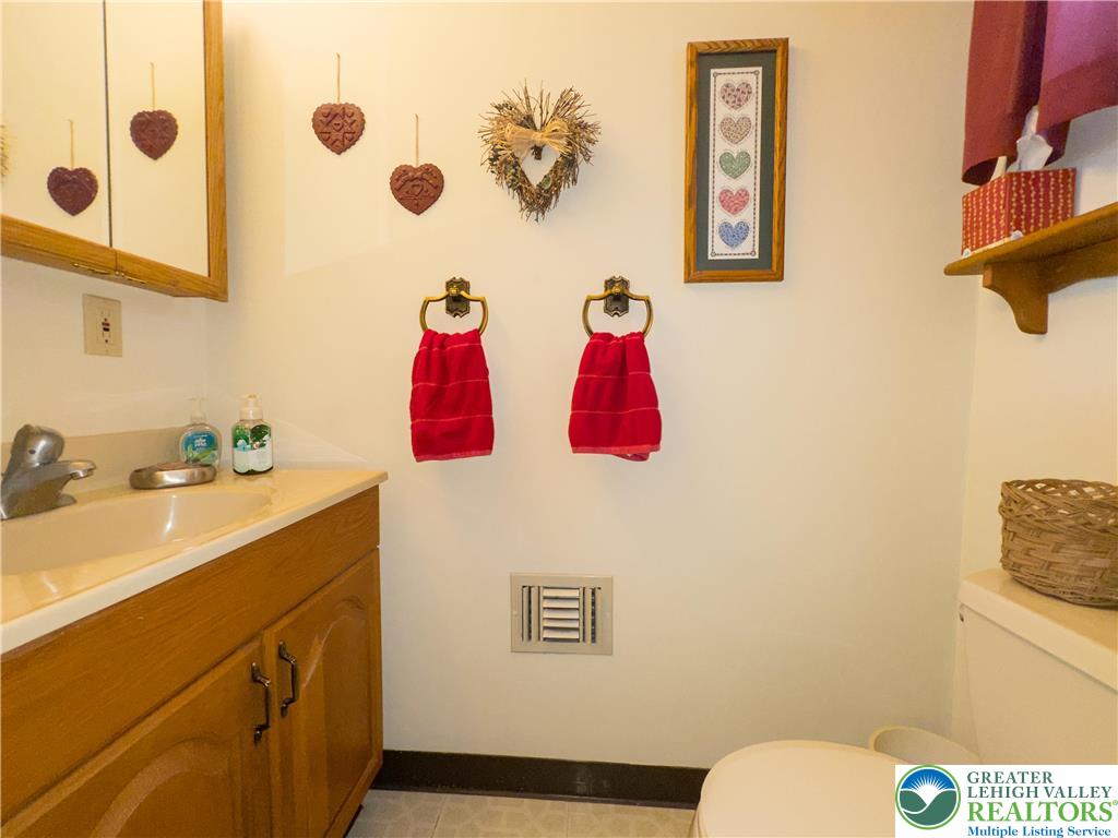 4487 Memphis Road Whitehall, PA 18052 - Photo 35 of 47