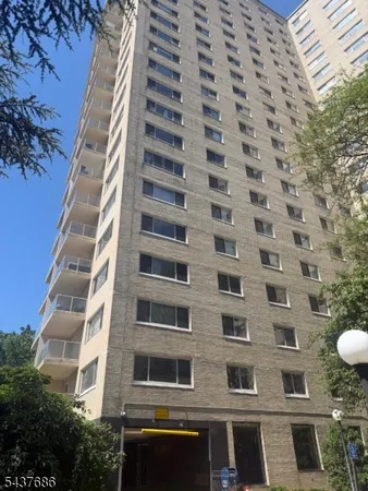 $1,850 | 377 South Harrison Street, Unit 15KK, East Orange, NJ 07018