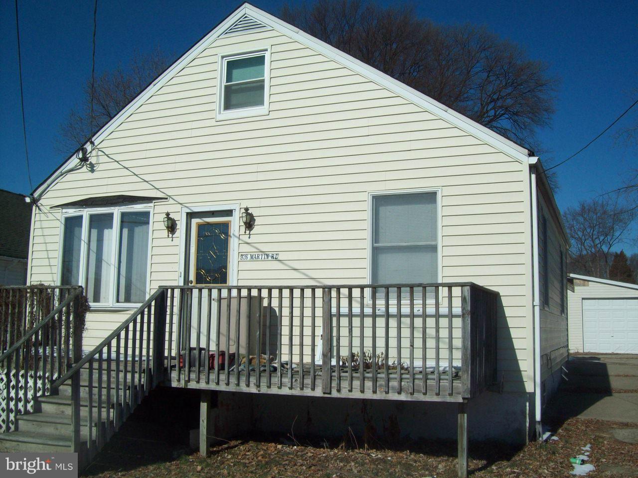 926 Martin Road Baltimore, MD 21221 - Photo 2 of 15 a front view of a house with a garden