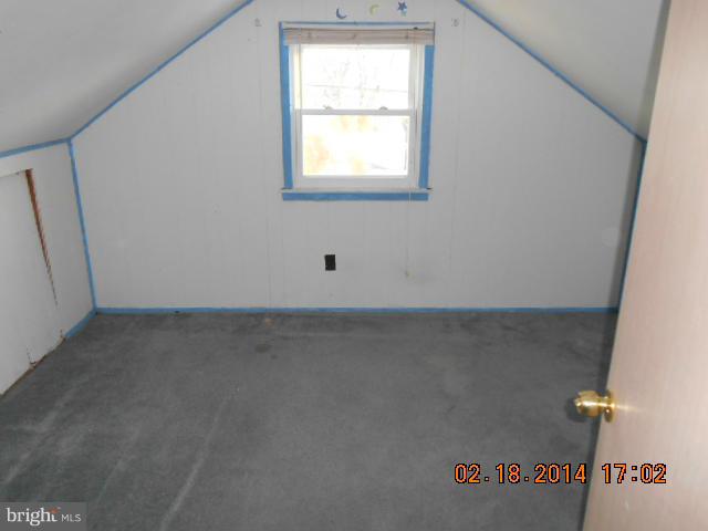 926 Martin Road Baltimore, MD 21221 - Photo 13 of 15 an empty room with a window