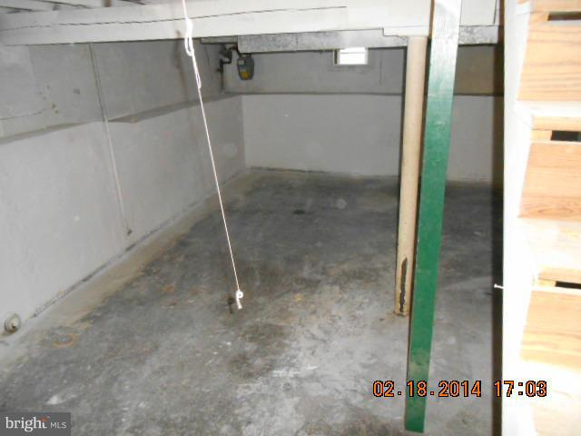 926 Martin Road Baltimore, MD 21221 - Photo 15 of 15 a close view of a bathroom