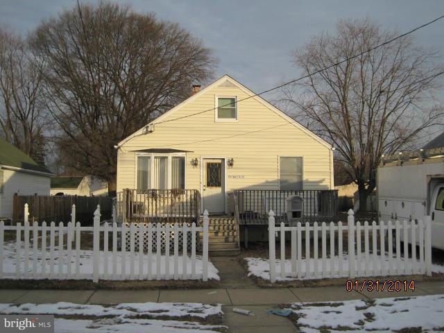 926 Martin Road Baltimore, MD 21221 - Photo 3 of 15 a view of a house with wooden deck