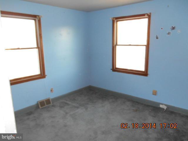 926 Martin Road Baltimore, MD 21221 - Photo 9 of 15 an empty room with a window