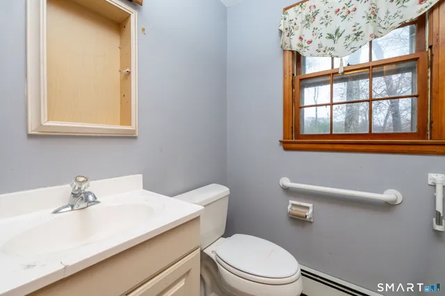 $299,000 | 32 Forest Court North, Hamden, CT 06518