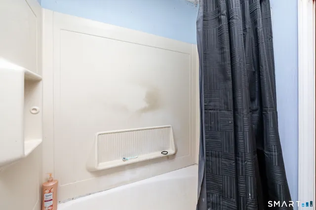 $299,000 | 32 Forest Court North, Hamden, CT 06518