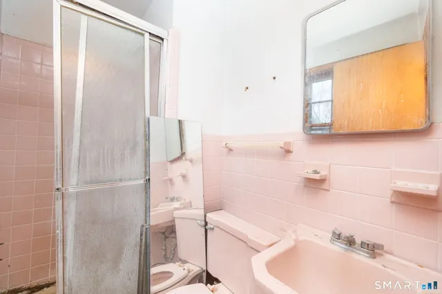 $299,000 | 32 Forest Court North, Hamden, CT 06518