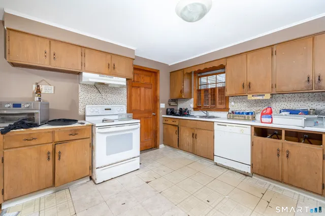 $299,000 | 32 Forest Court North, Hamden, CT 06518