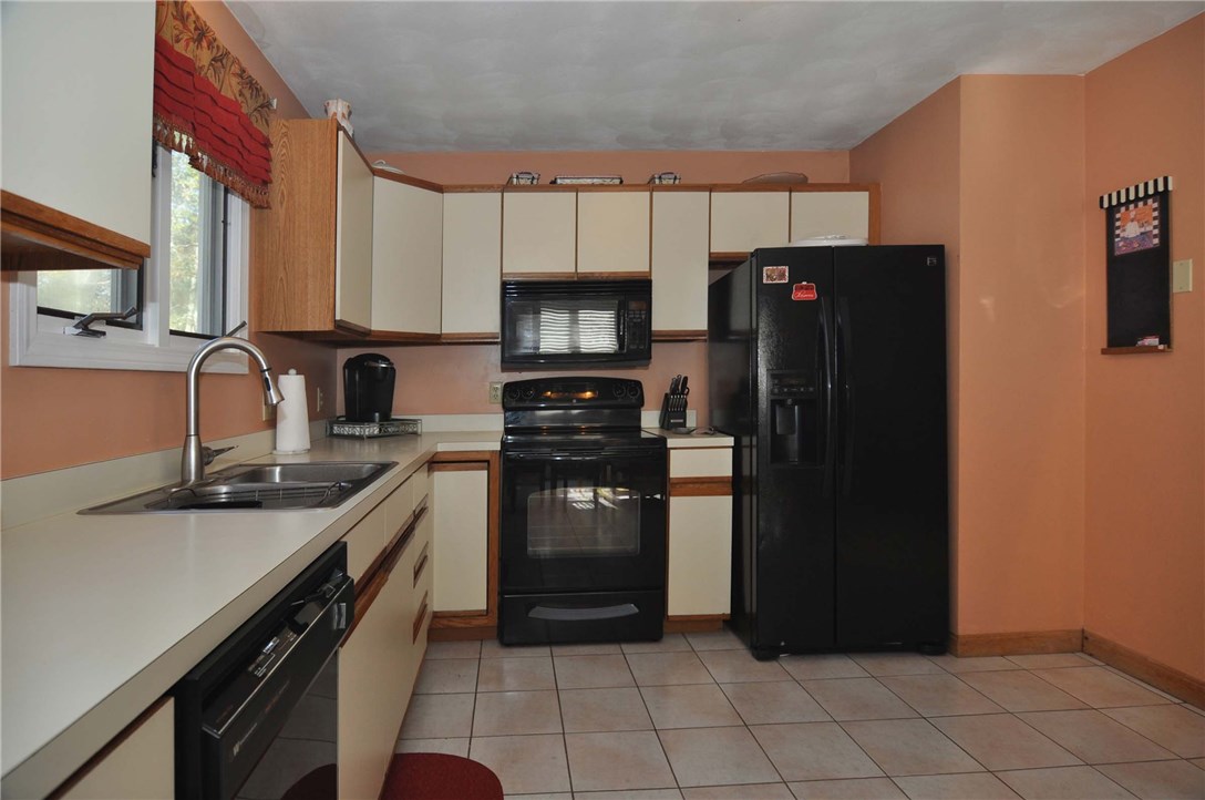 79 West Log Bridge Road Coventry, RI 02816 - Photo 5 of 31