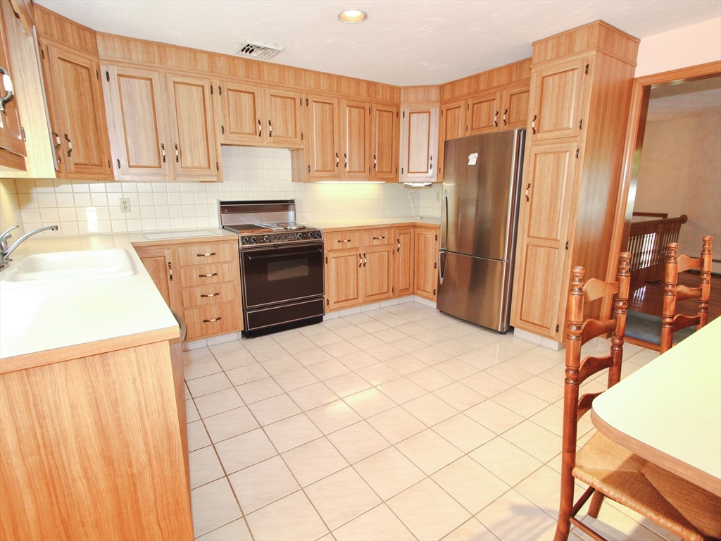 8 Deerfield Road Shrewsbury, MA 01545 - Photo 3 of 6 Gallery Image 3