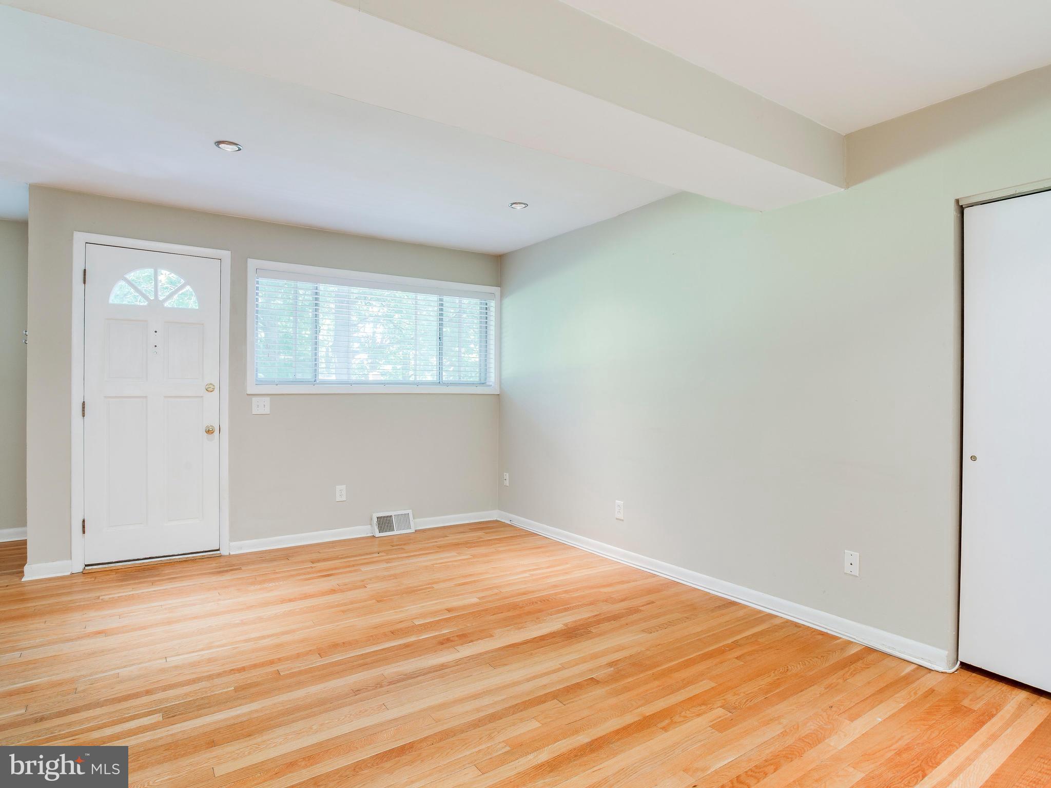 519 Epsom Road, Unit 1D Towson, MD 21286 - Photo 7 of 30 Living Room
