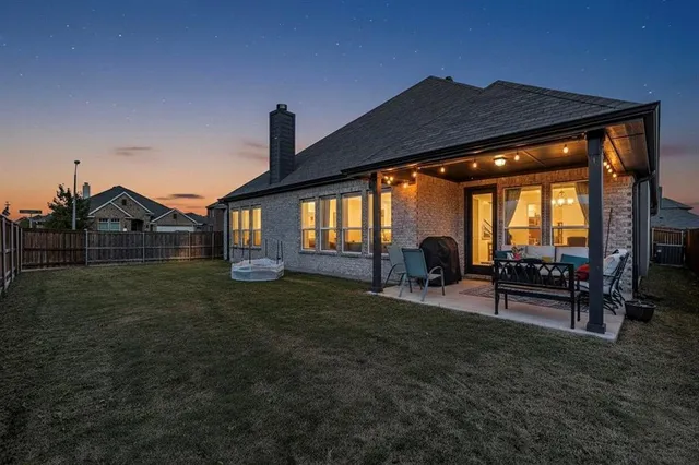 a view of a house with backyard and porch