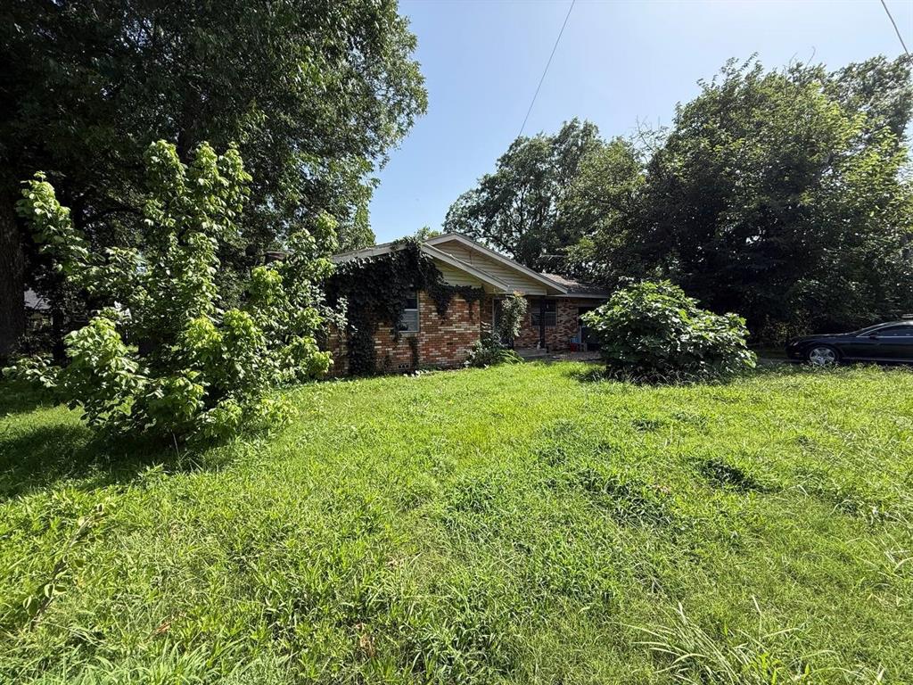 802 North Main Street Tioga, TX 76271 - Photo 2 of 20