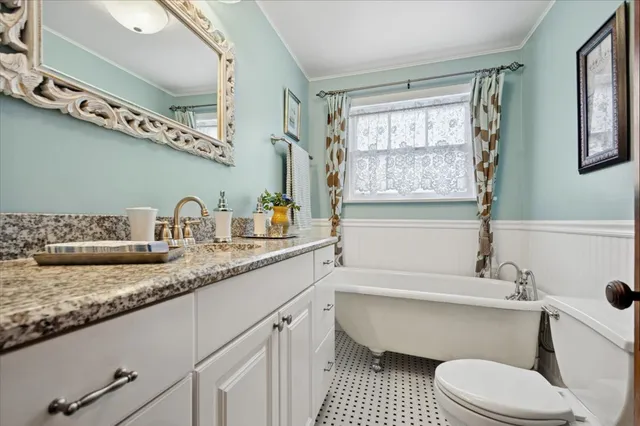 $750,000 | 644 Wesley Avenue, Oak Park, IL 60304