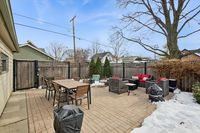 $750,000 | 644 Wesley Avenue, Oak Park, IL 60304