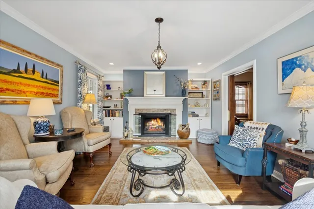 $750,000 | 644 Wesley Avenue, Oak Park, IL 60304