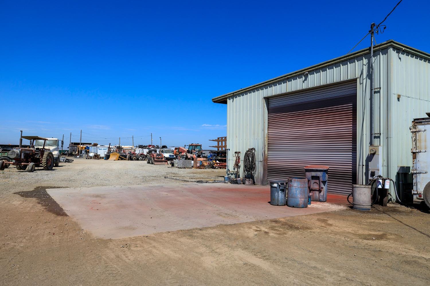 7831 Crows Landing Road Ceres, CA 95307 - Photo 5 of 23 a view of a house with sitting area
