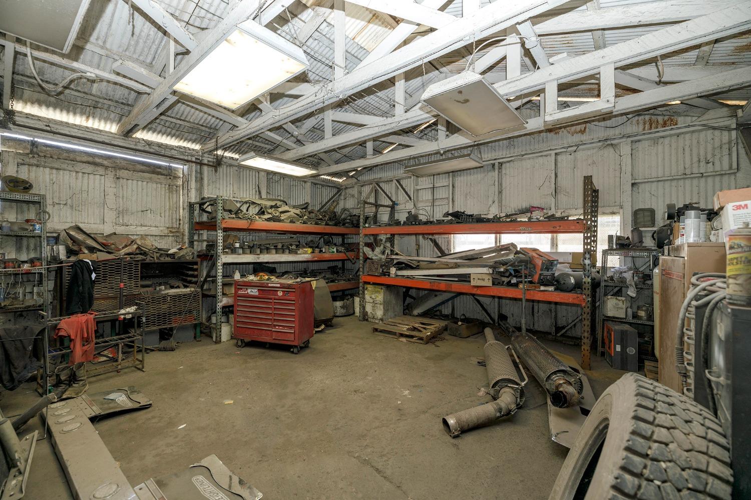 7831 Crows Landing Road Ceres, CA 95307 - Photo 10 of 23 a view of a room with gym equipment