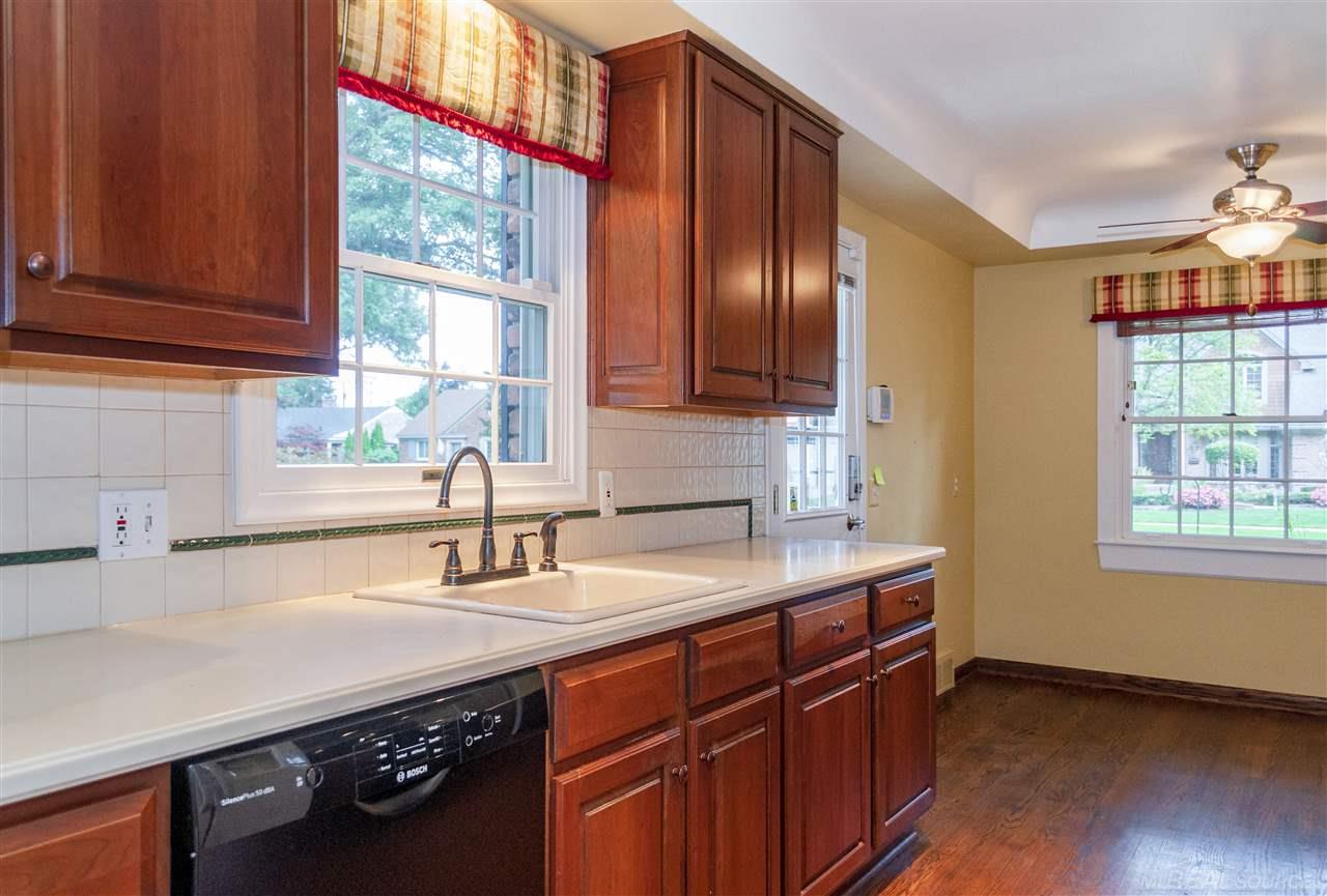 311 Lothrop Road Grosse Pointe Farms, MI 48236 - Photo 14 of 41