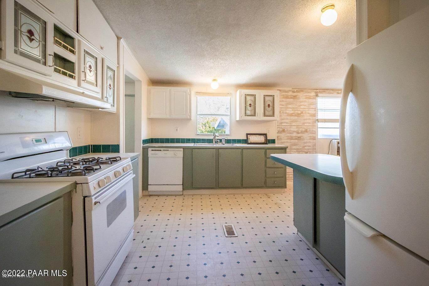 880 Rolling Hills Road Paulden, AZ 86334 - Photo 6 of 28 Kitchen