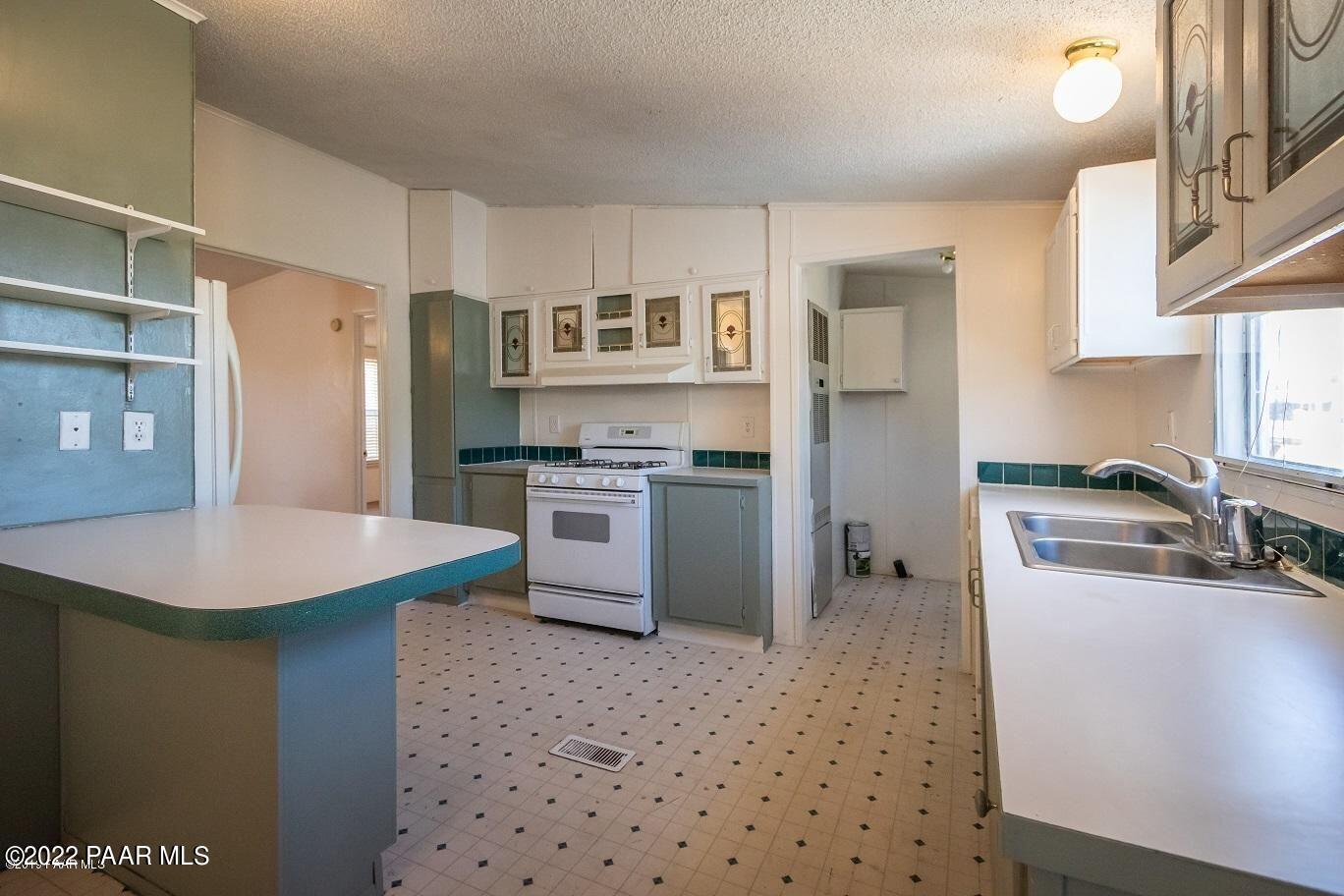 880 Rolling Hills Road Paulden, AZ 86334 - Photo 7 of 28 Kitchen