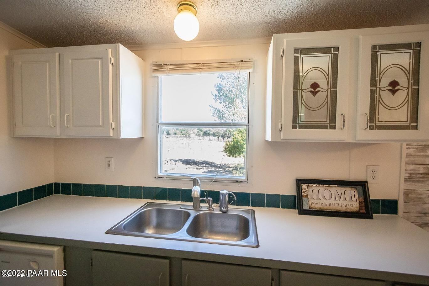 880 Rolling Hills Road Paulden, AZ 86334 - Photo 8 of 28 Kitchen