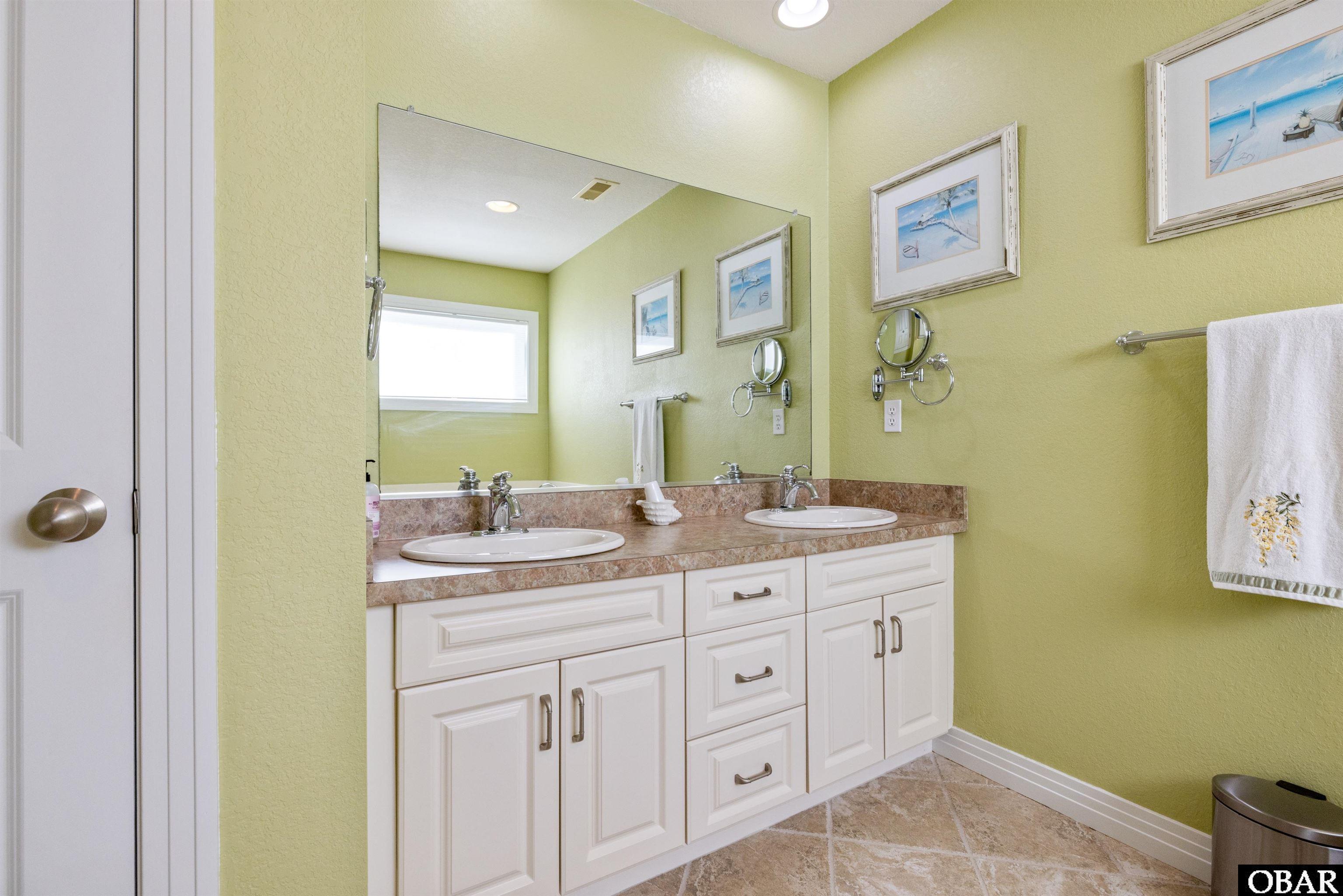 1332 Devonshire Road, Unit 24 Kill Devil Hills, NC 27948 - Photo 22 of 50 Ensuite Bath