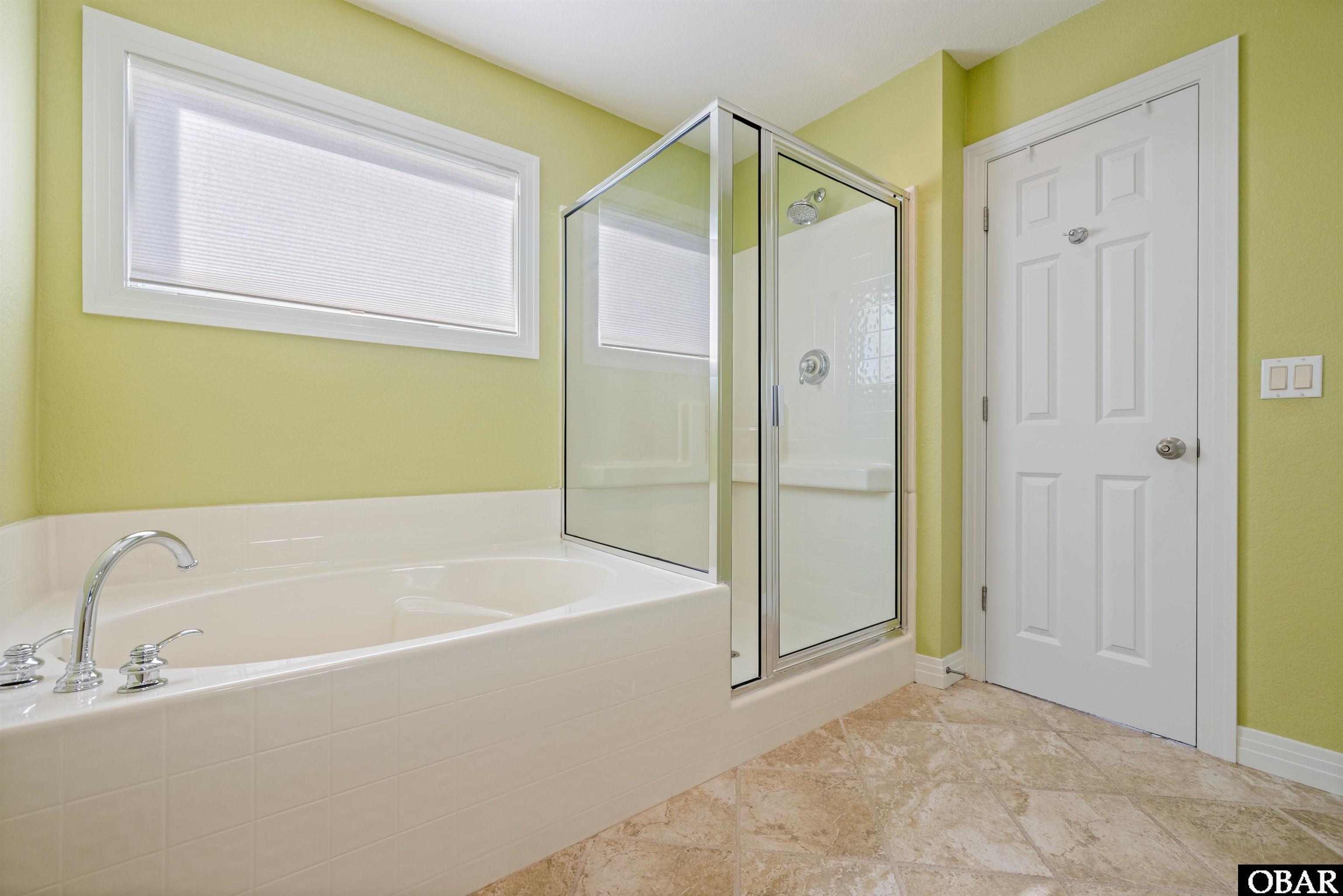 1332 Devonshire Road, Unit 24 Kill Devil Hills, NC 27948 - Photo 23 of 50 Garden Tub & Shower