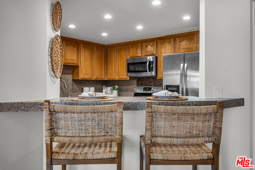 8162 Manitoba Street, Unit 202 Playa del Rey, CA 90293 - Photo 22 of 34