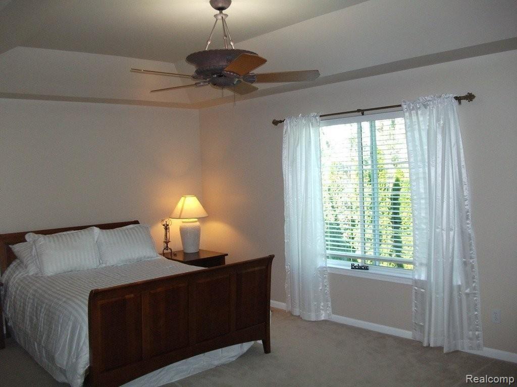 123 Rochdale Drive South Rochester, MI 48309 - Photo 11 of 25 Master Bedroom