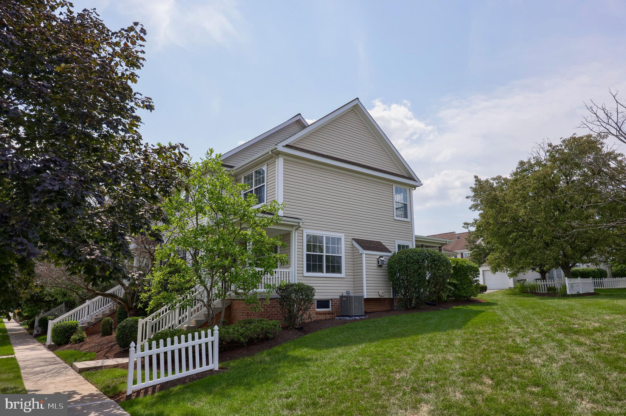 619 Chatham Way Lititz, PA 17543 - Photo 4 of 32 a front view of a house with a garden