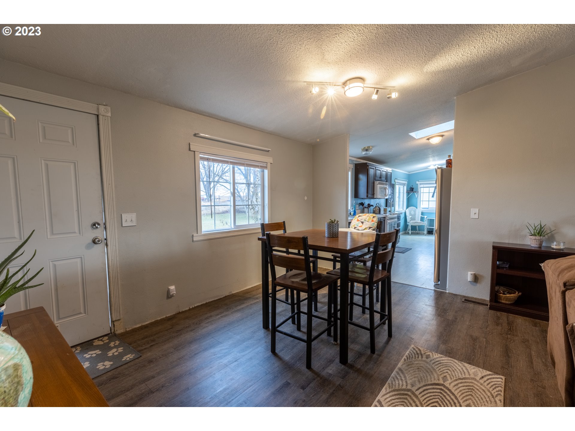 78390 Agnew Road Hermiston, OR 97838 - Photo 17 of 27 a view of a dining room with furniture and wooden floor