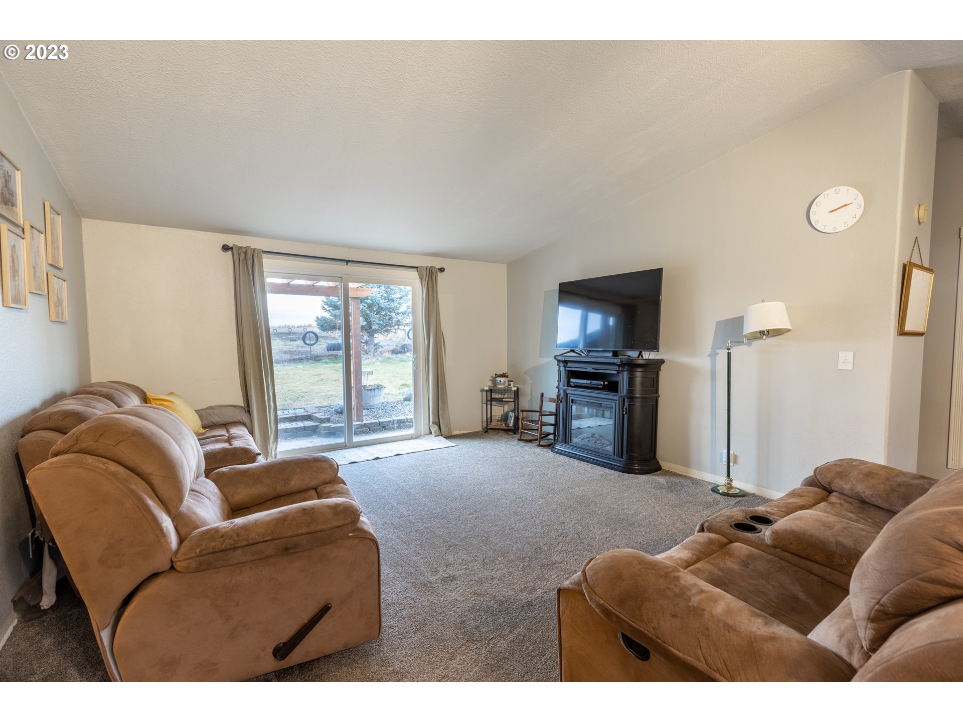 78390 Agnew Road Hermiston, OR 97838 - Photo 18 of 27 a living room with furniture and a flat screen tv