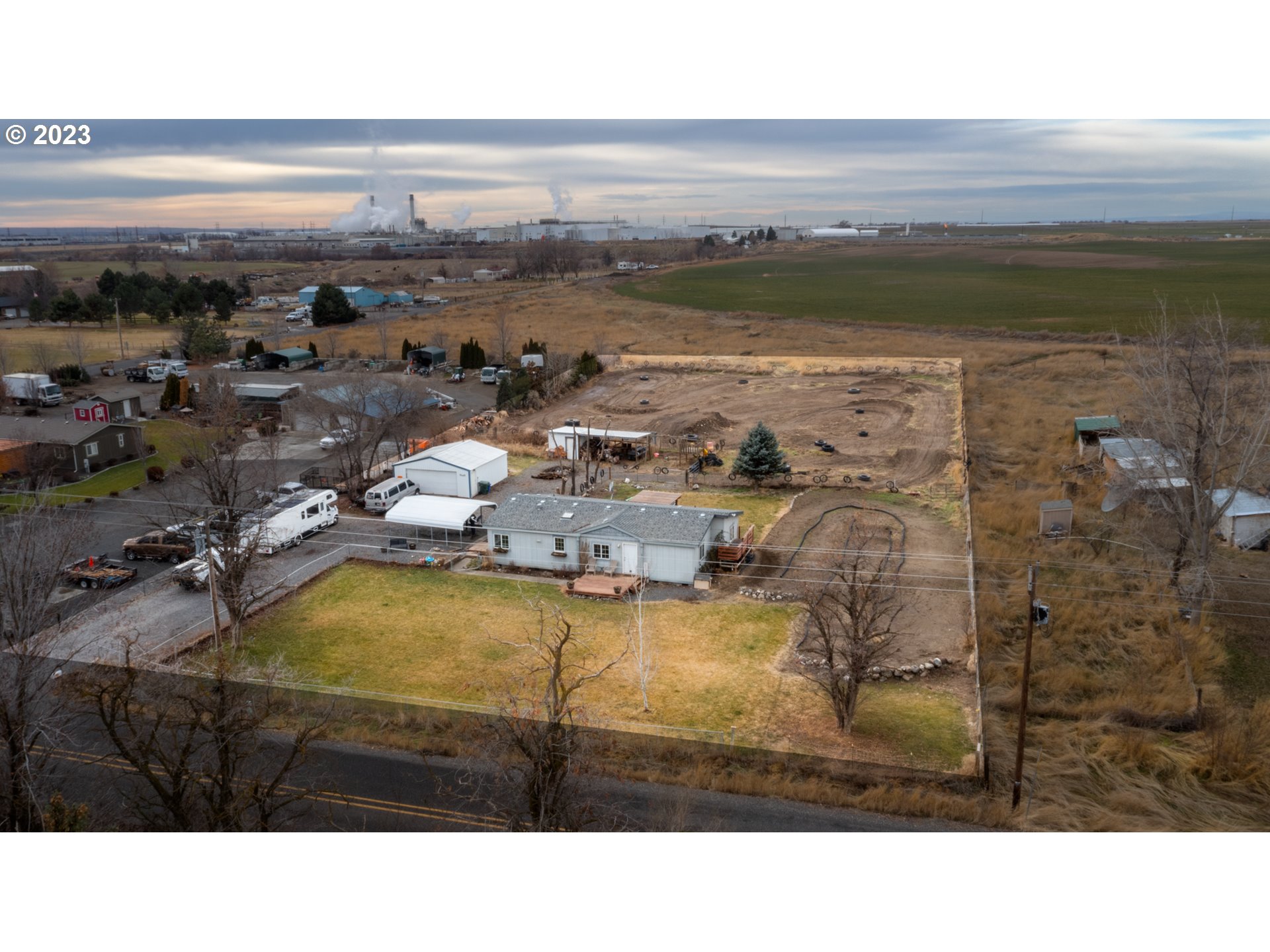 78390 Agnew Road Hermiston, OR 97838 - Photo 2 of 27 a black and white photo of a room