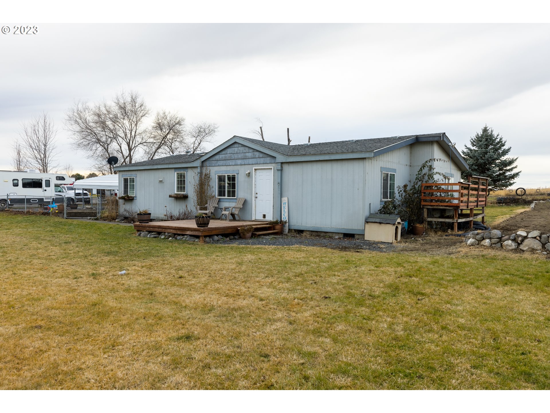 78390 Agnew Road Hermiston, OR 97838 - Photo 27 of 27 a view of a house with swimming pool and sitting area