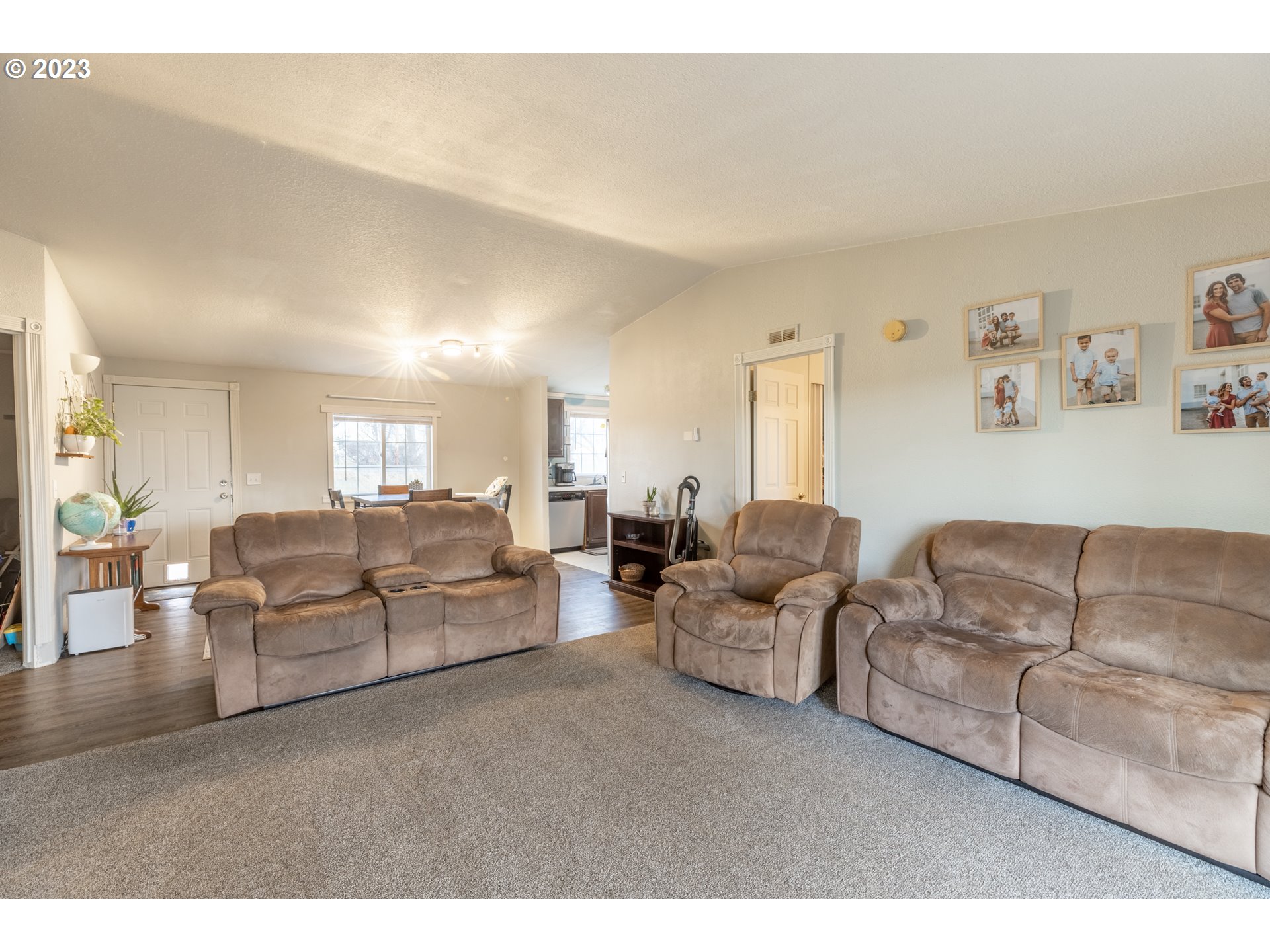 78390 Agnew Road Hermiston, OR 97838 - Photo 5 of 27 a living room with furniture and a couch