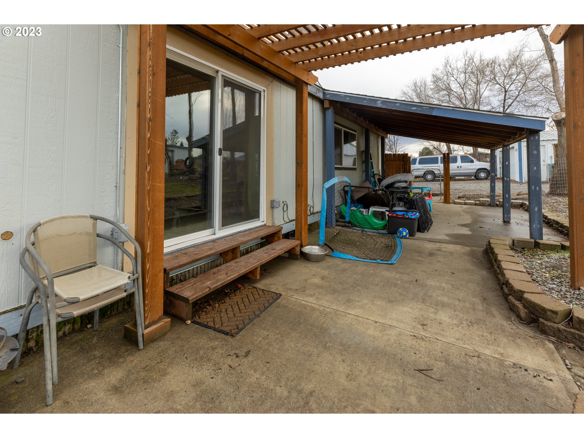 78390 Agnew Road Hermiston, OR 97838 - Photo 9 of 27 a living room with furniture and a large window