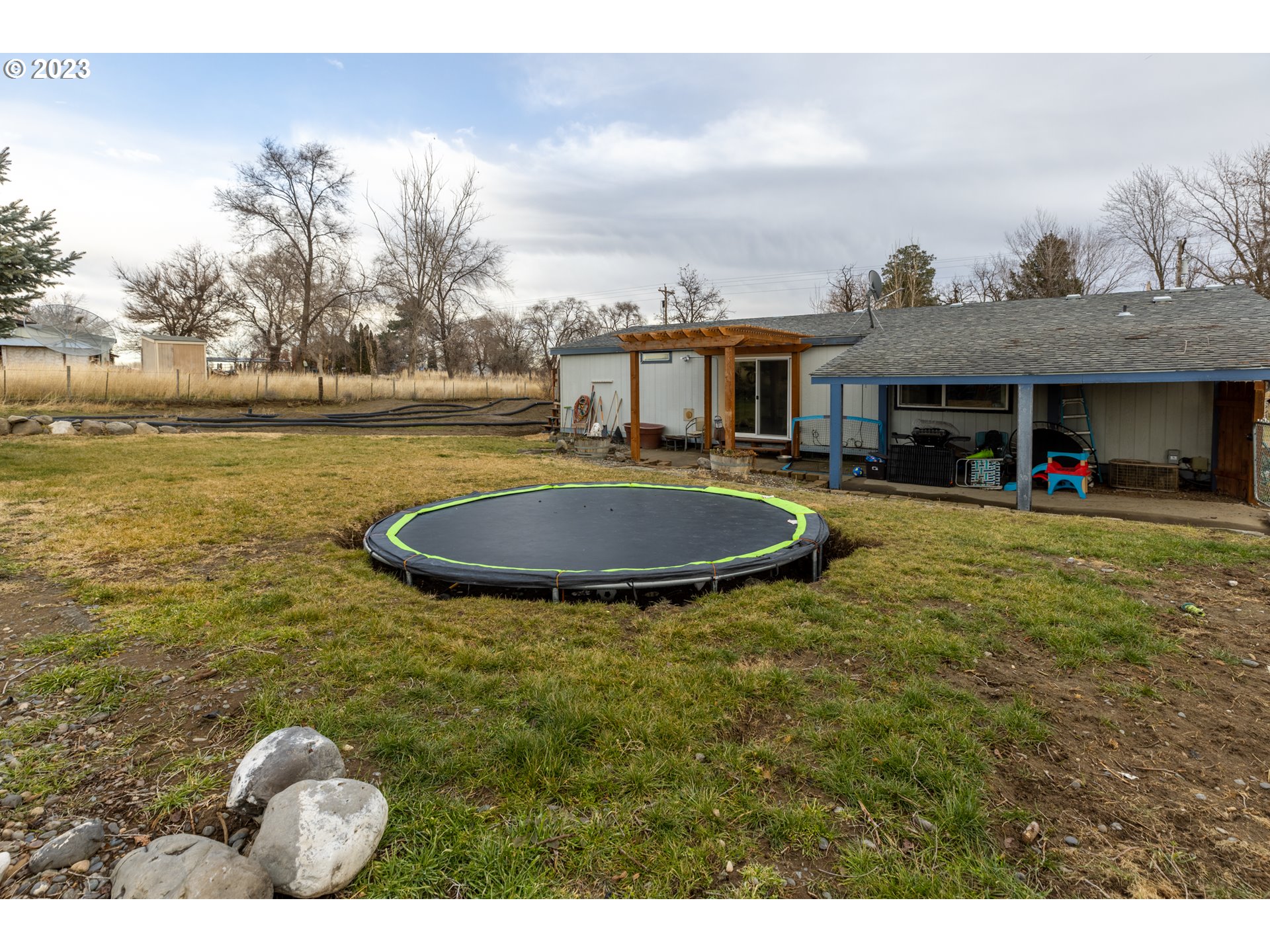 78390 Agnew Road Hermiston, OR 97838 - Photo 10 of 27 a view of outdoor space yard and swimming pool