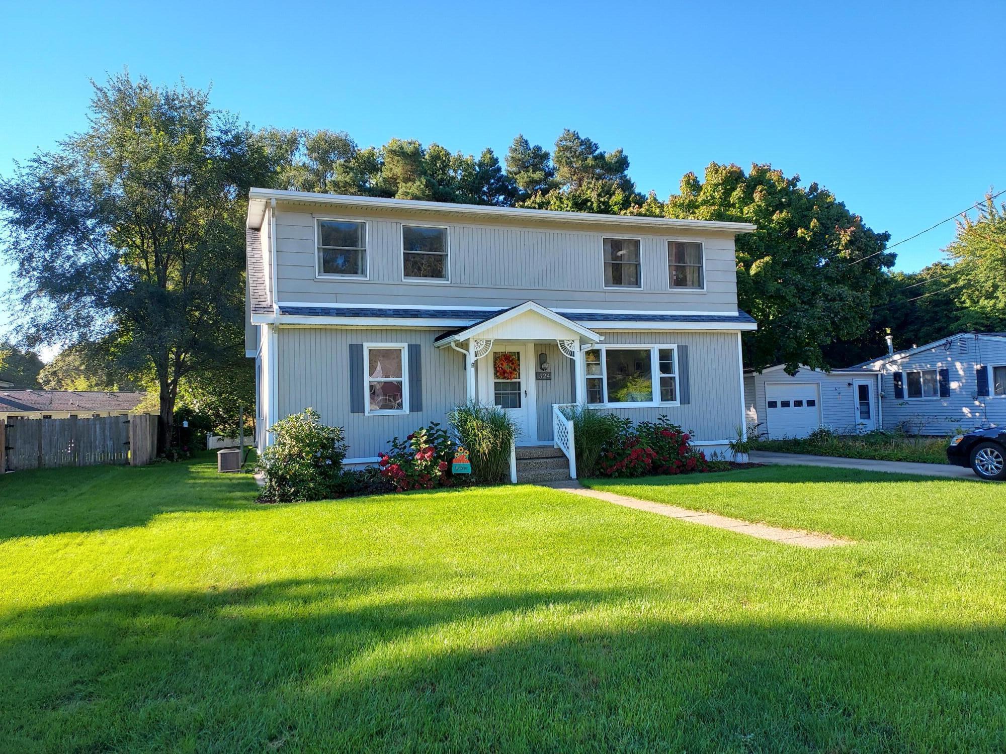 524 Grandview Avenue Spring Lake, MI 49456 - Photo 1 of 34 20220930_100526